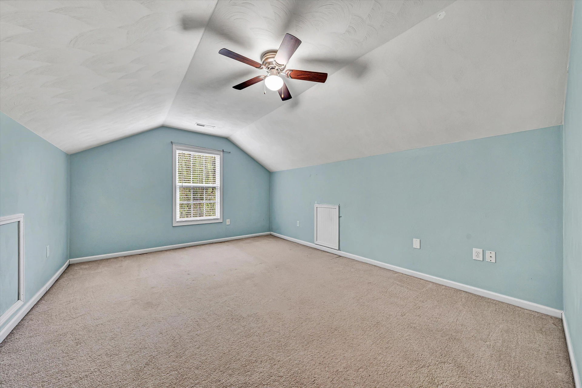 6088 Roselawn RD - Photo 33