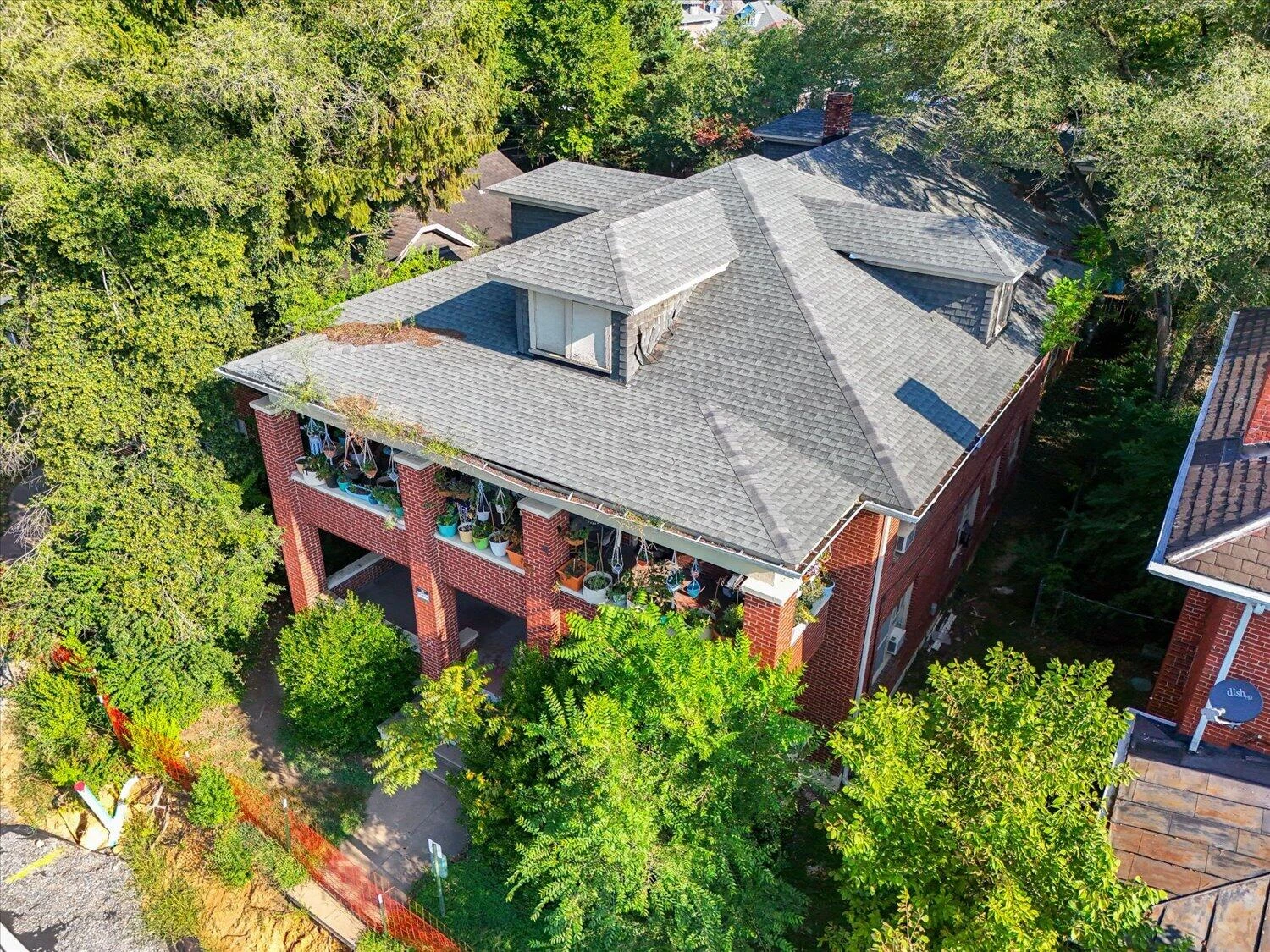 813 Ferdinand AVE SW - Photo 3
