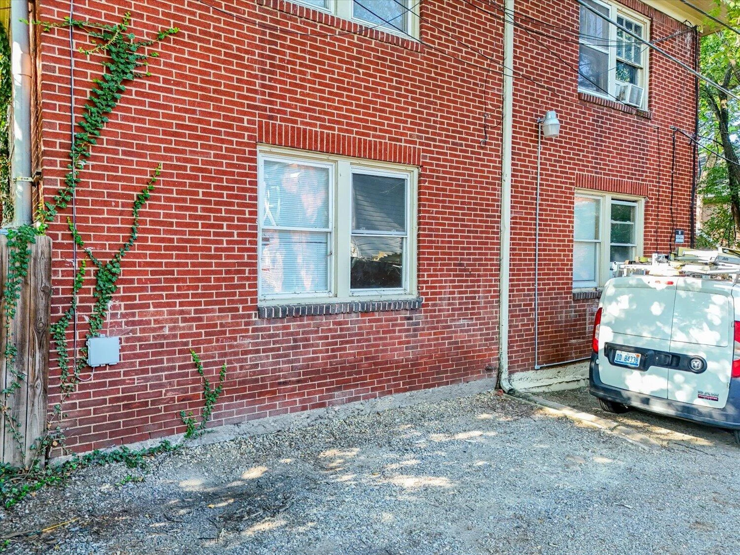 813 Ferdinand AVE SW - Photo 7