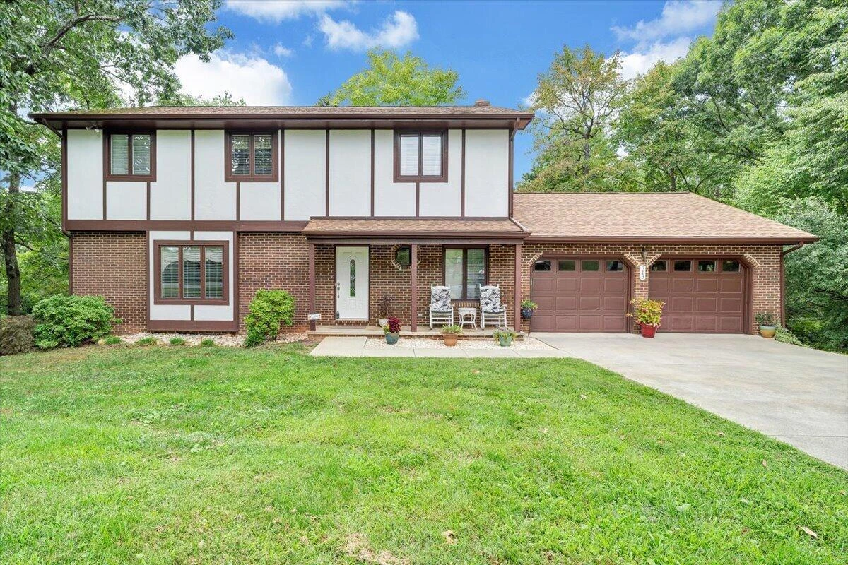 313 Carriage LN - Photo 2