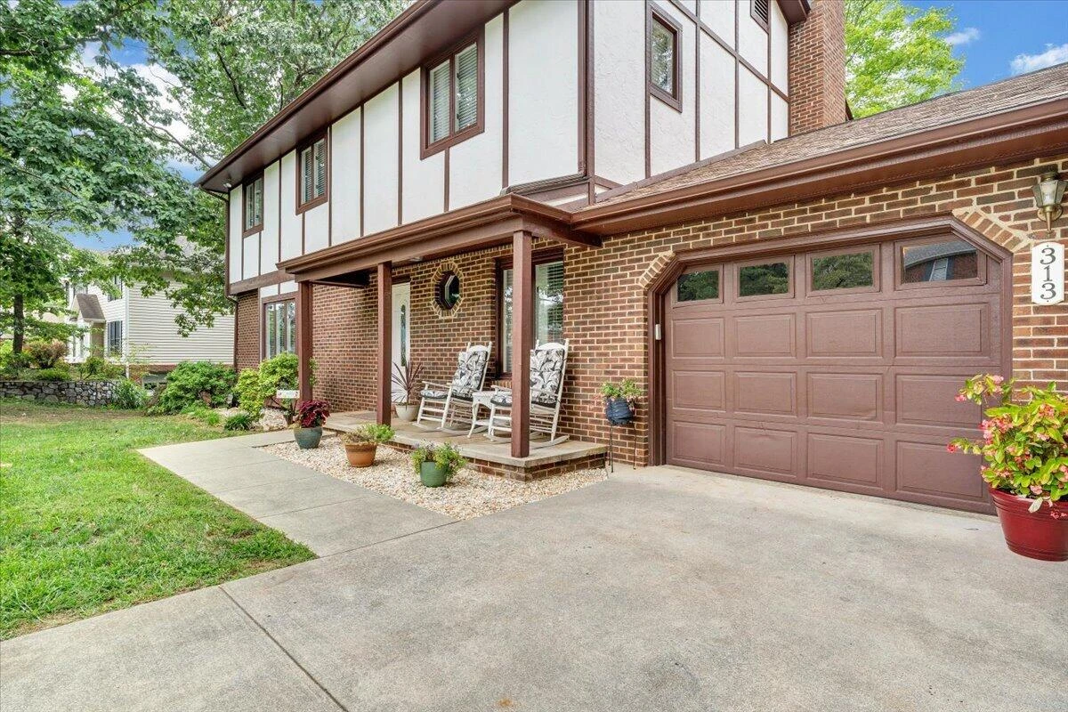 313 Carriage LN - Photo 4