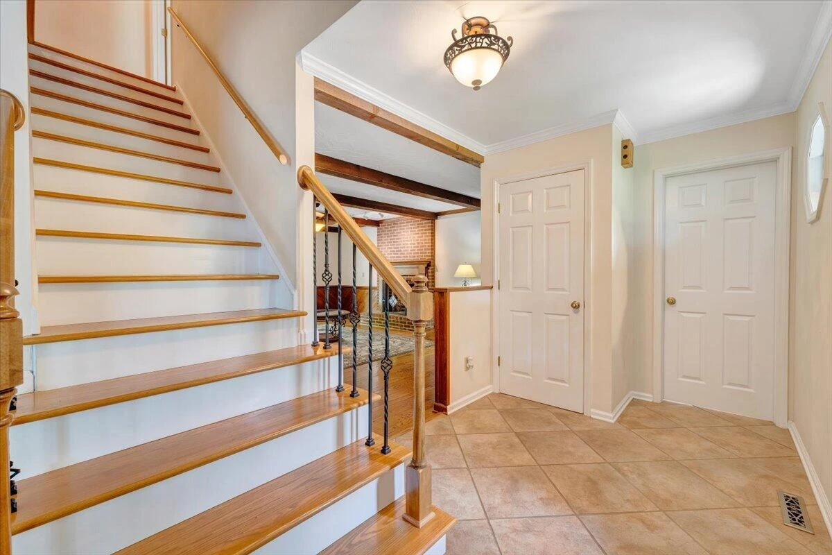 313 Carriage LN - Photo 7