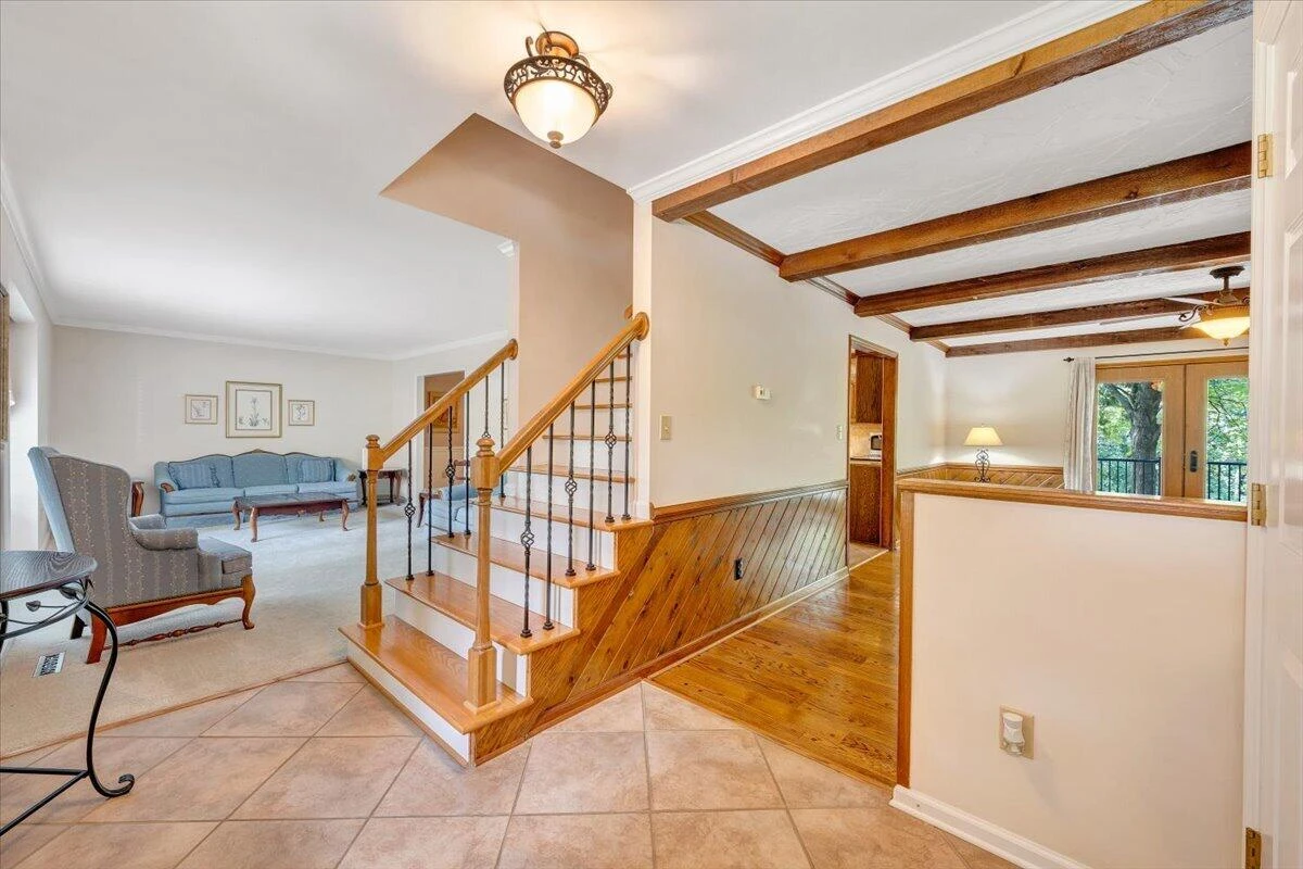 313 Carriage LN - Photo 8