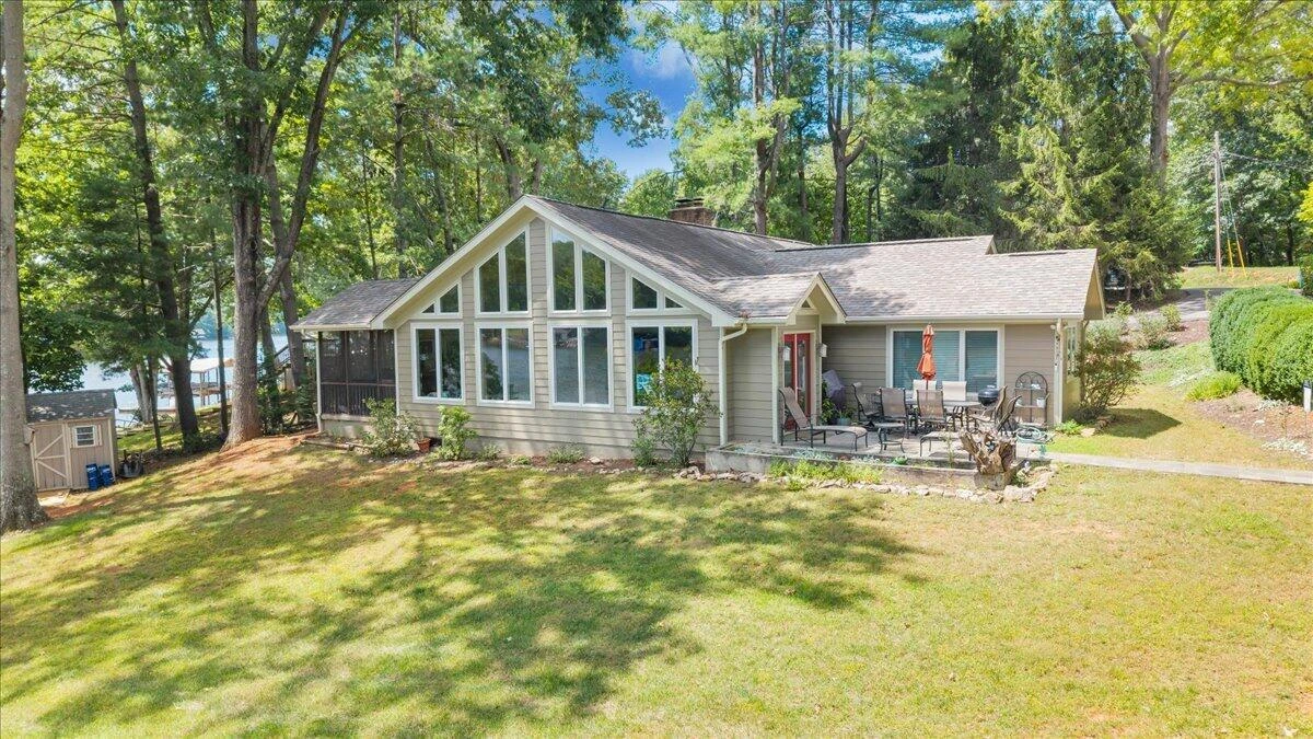 139 Clement DR - Photo 2