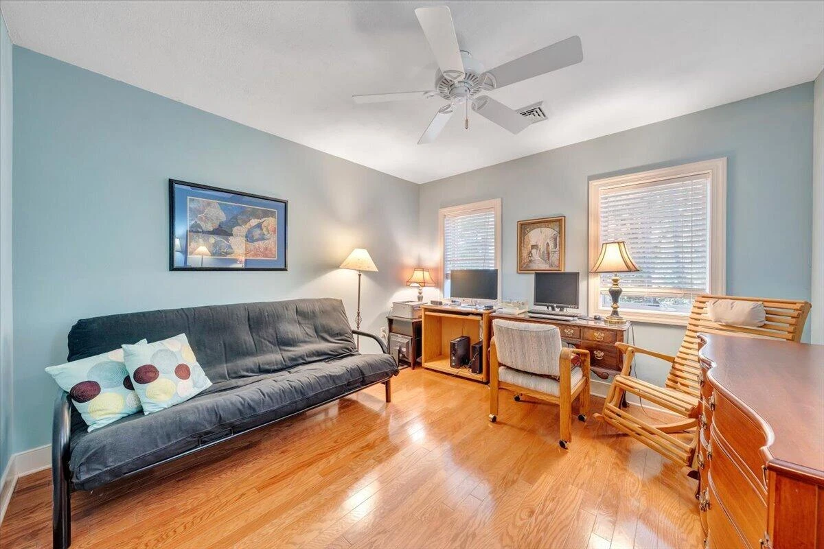 139 Clement DR - Photo 17