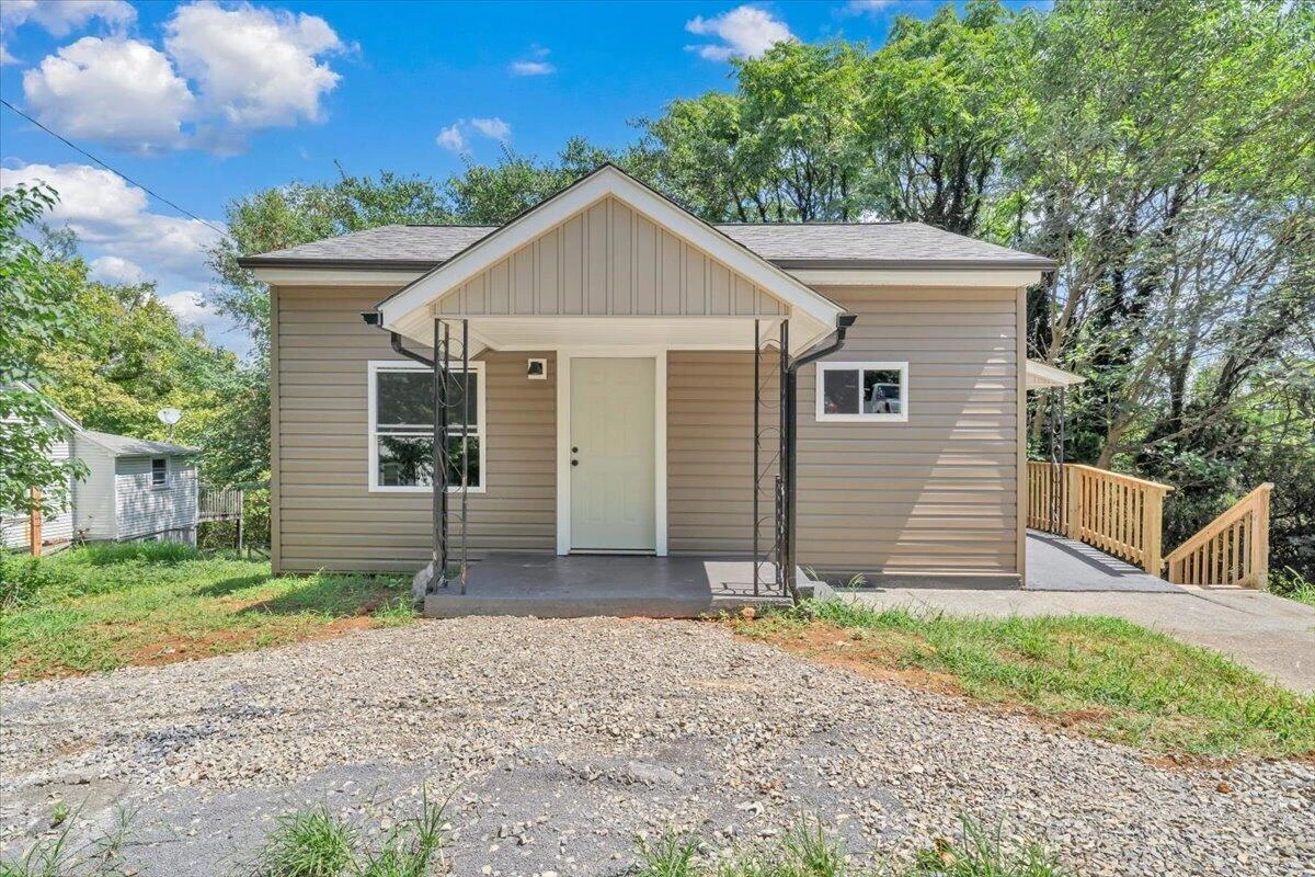 324 10th ST - Photo 2