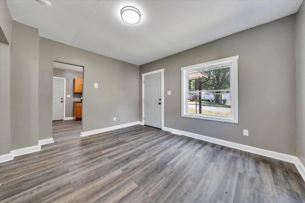 324 10th ST - Photo 5