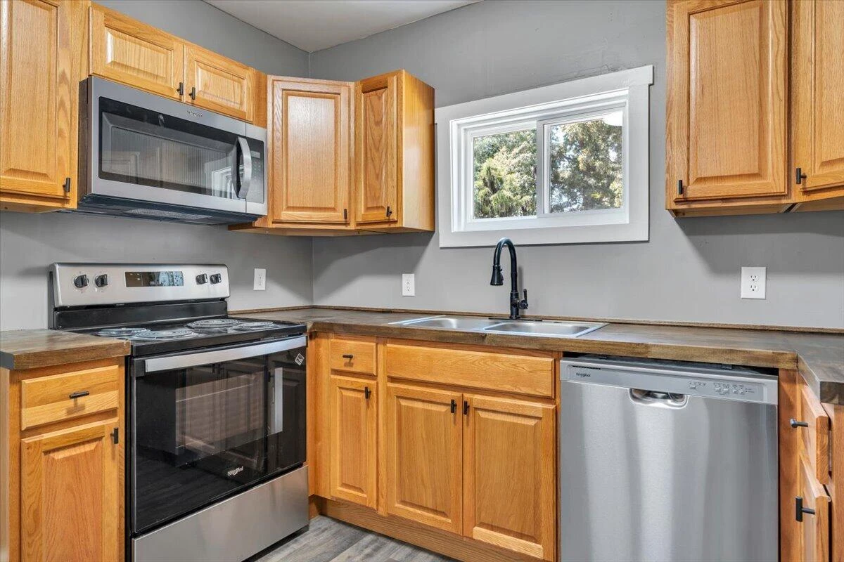 324 10th ST - Photo 9