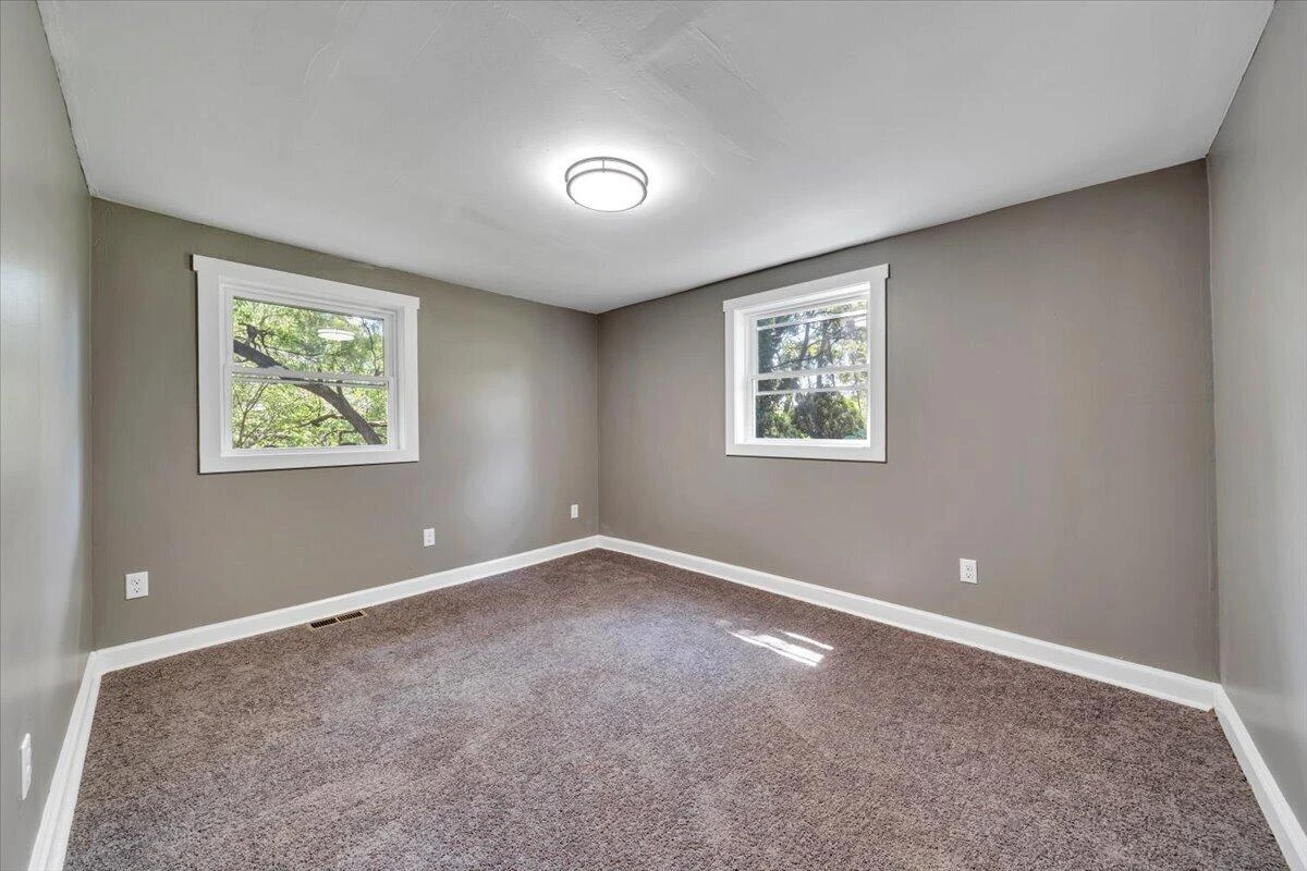 324 10th ST - Photo 18