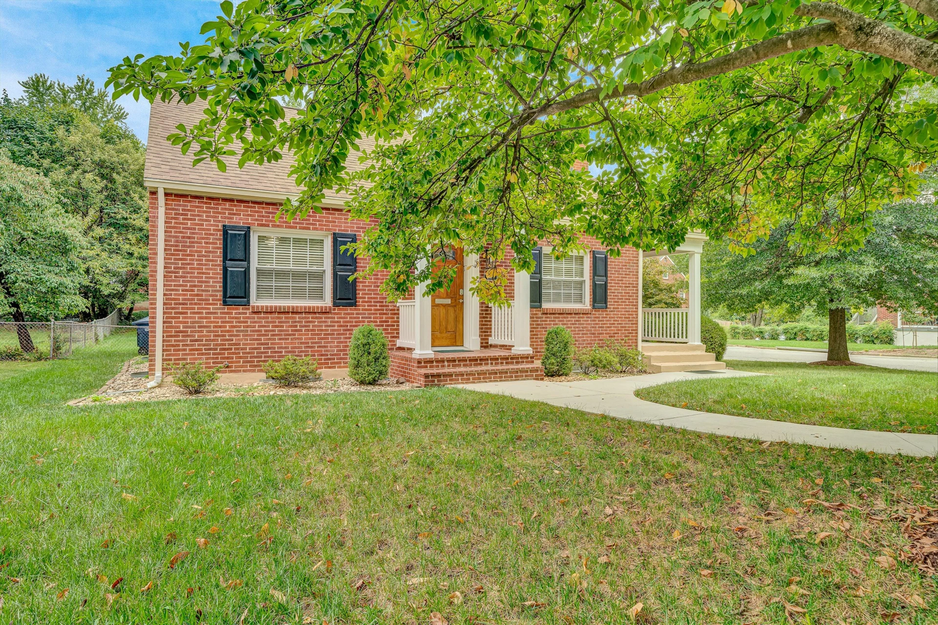 2420 Fairway DR SW - Photo 3