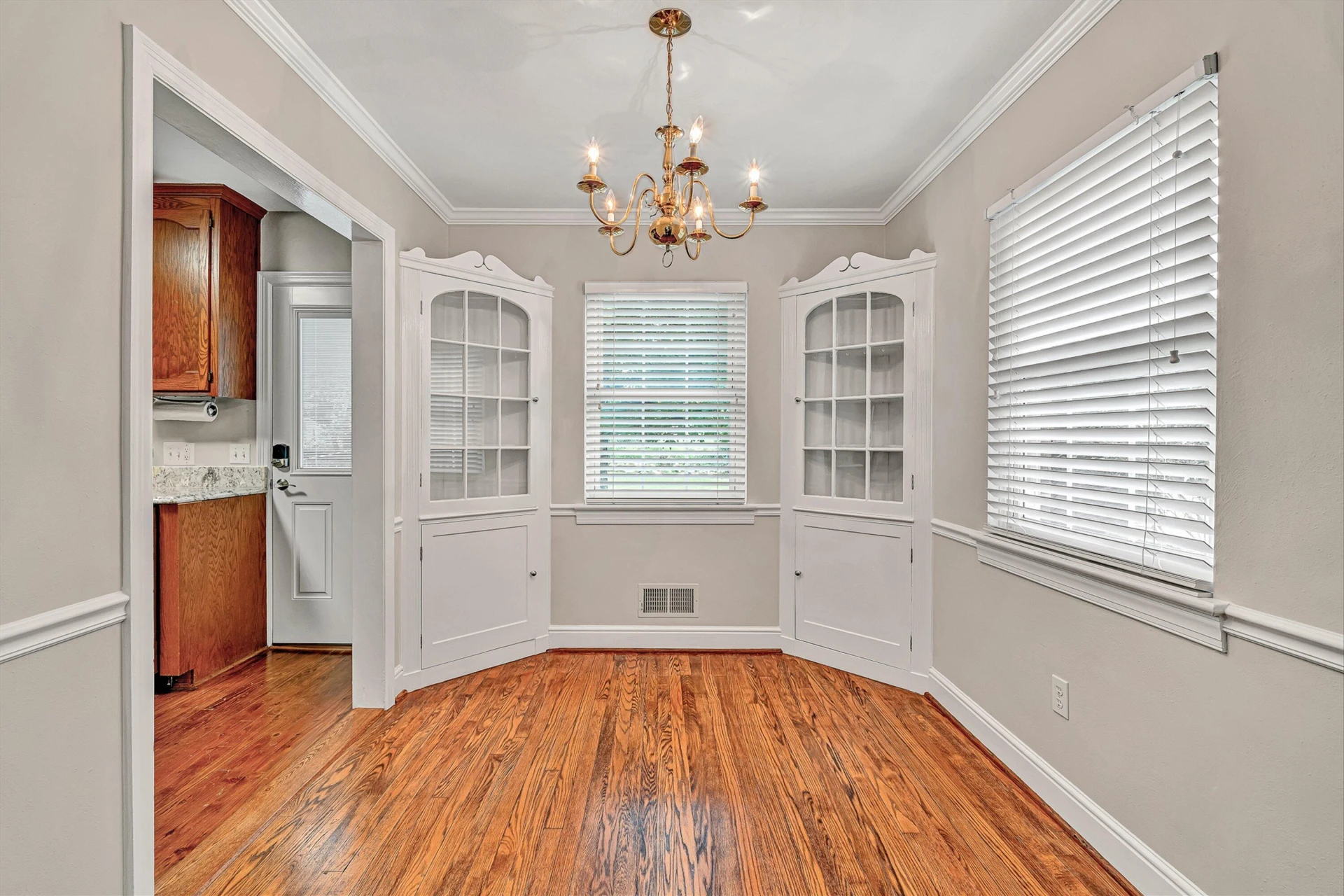 2420 Fairway DR SW - Photo 10