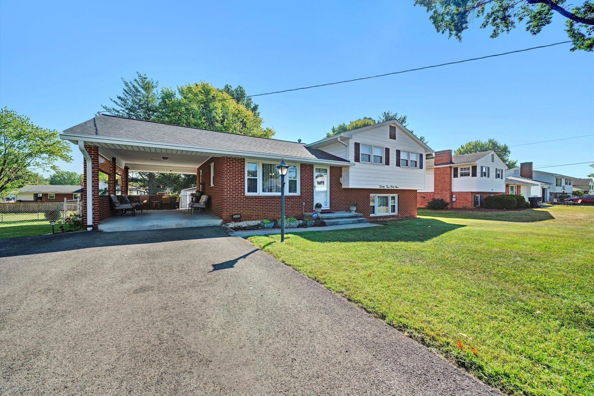 2449 Kingston RD NW - Photo 2