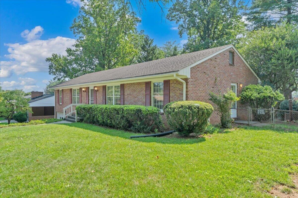 5460 Stoneybrook DR - Photo 3