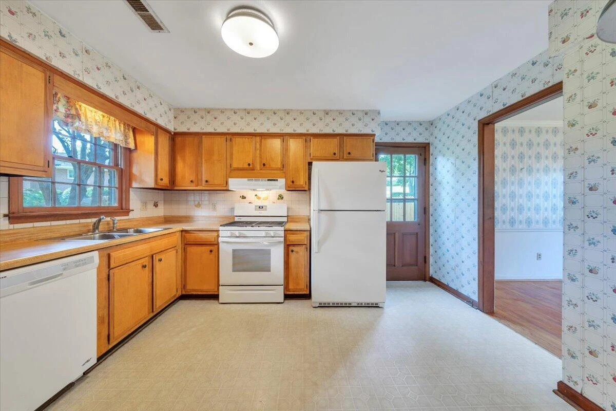5460 Stoneybrook DR - Photo 33