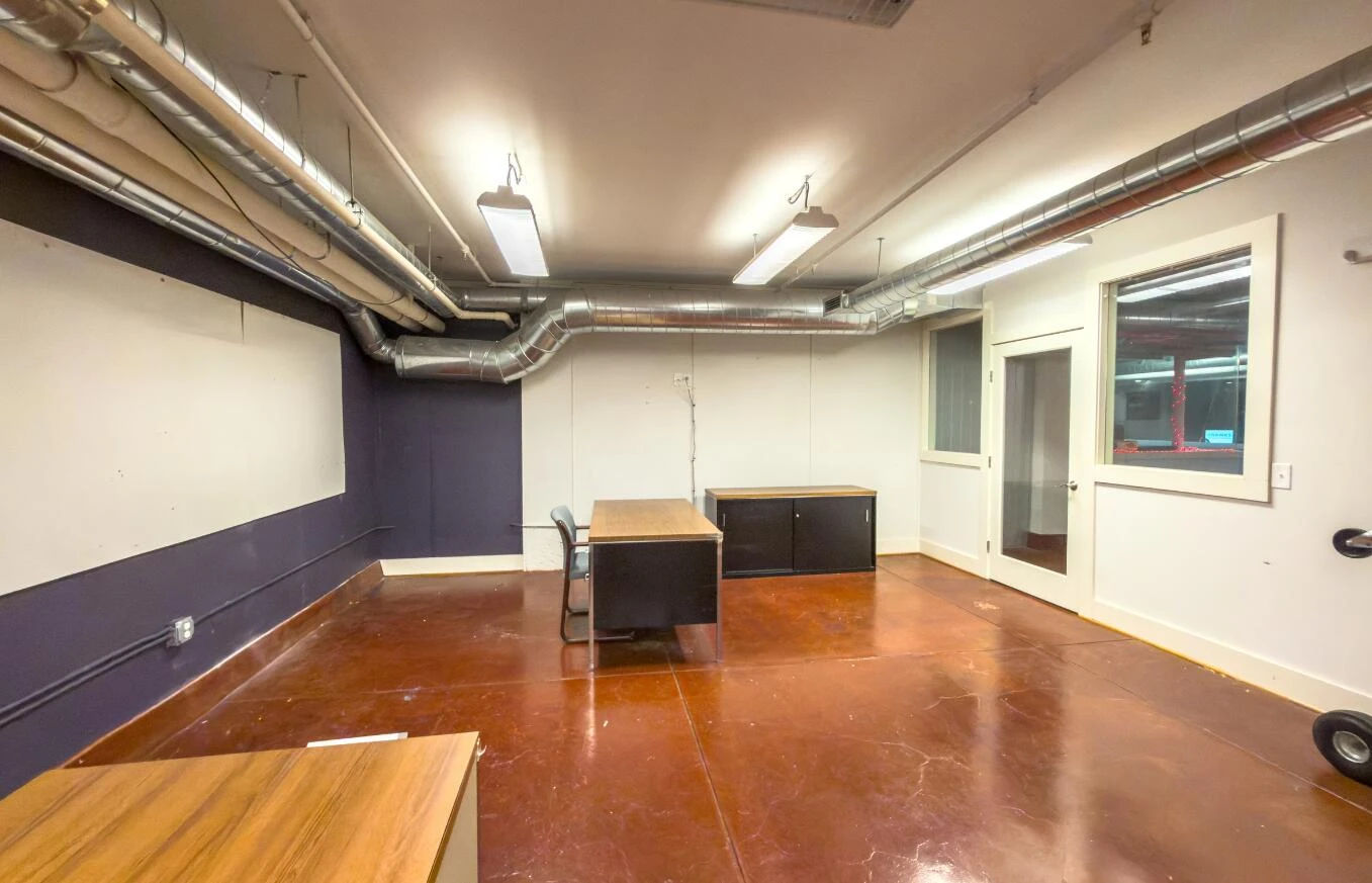 110 Campbell AVE SW - Photo 10