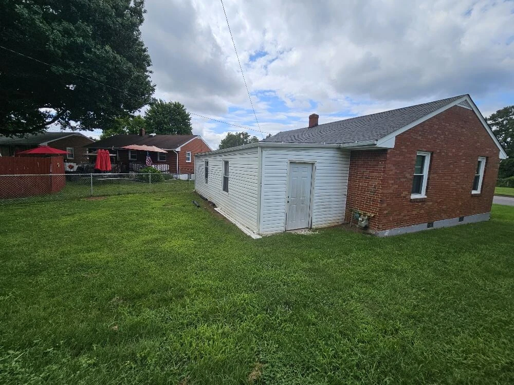 1601 Cove RD NW - Photo 4