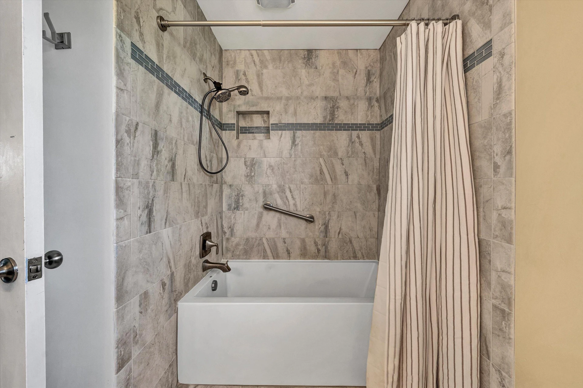 65 Hill DR - Photo 32