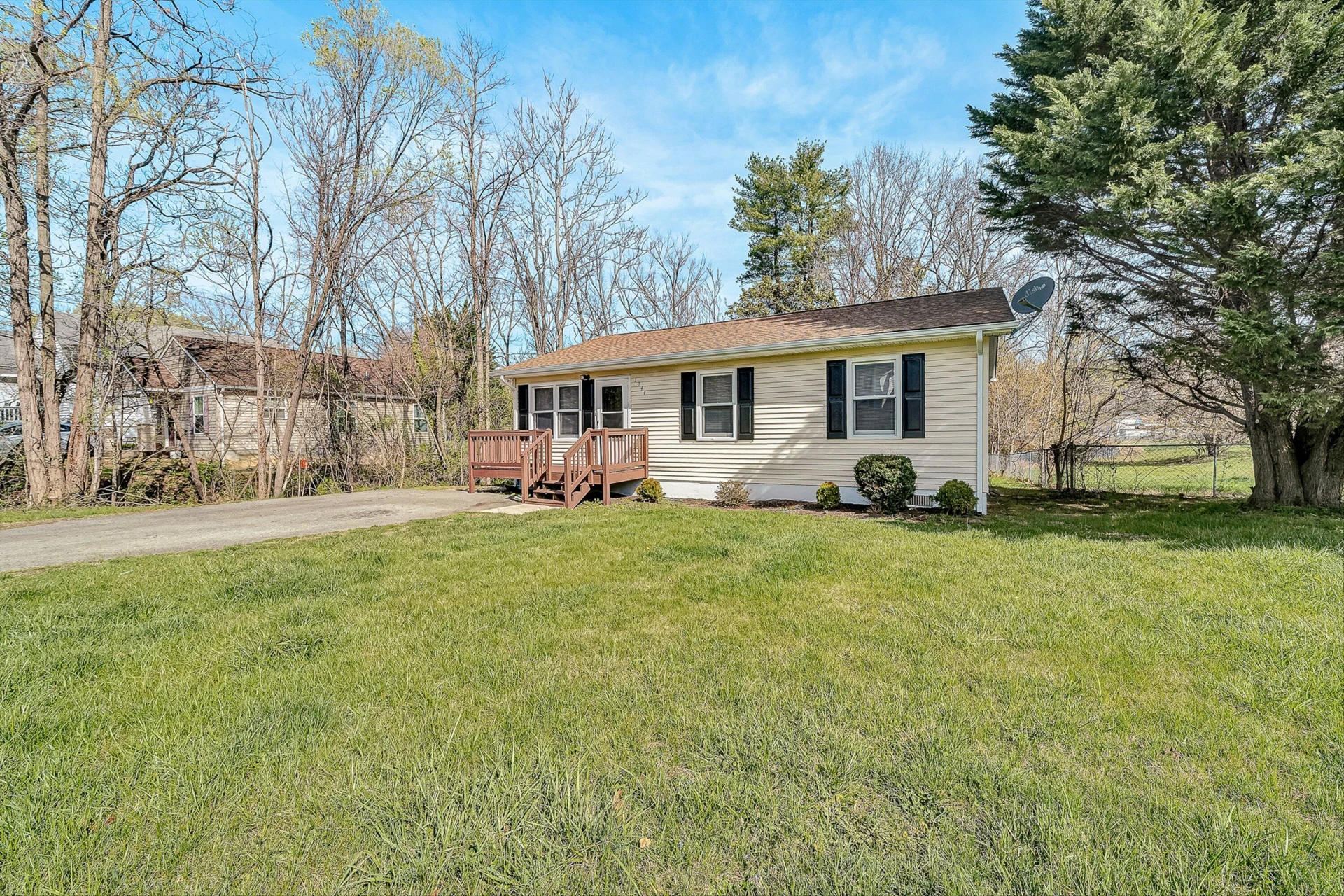 1344 Mabry AVE SE - Photo 3