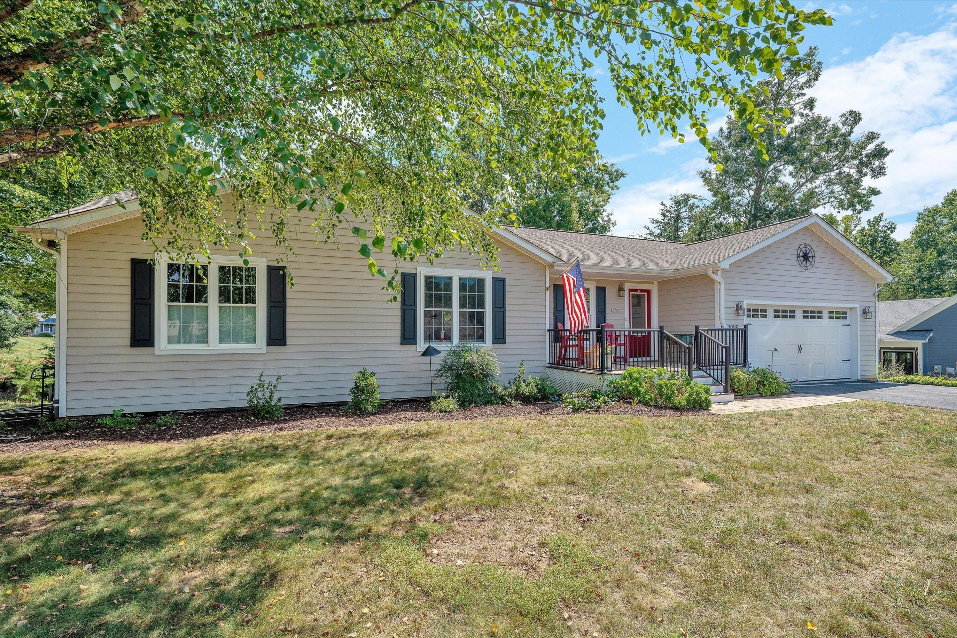 1089 Marie DR - Photo 2
