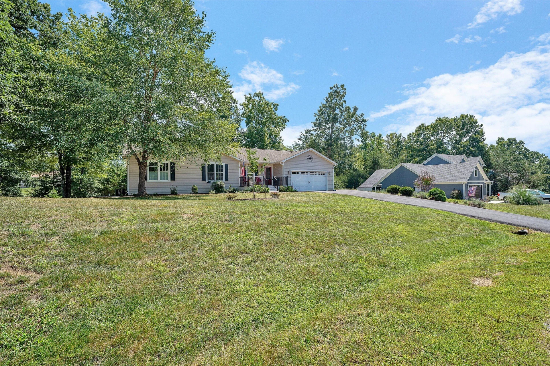 1089 Marie DR - Photo 4
