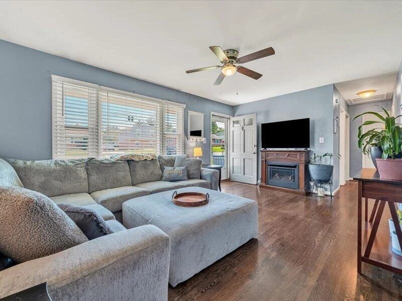 611 E Augusta AVE - Photo 3
