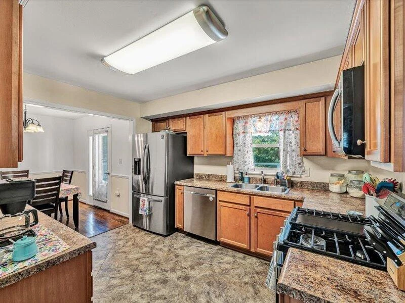 611 E Augusta AVE - Photo 6