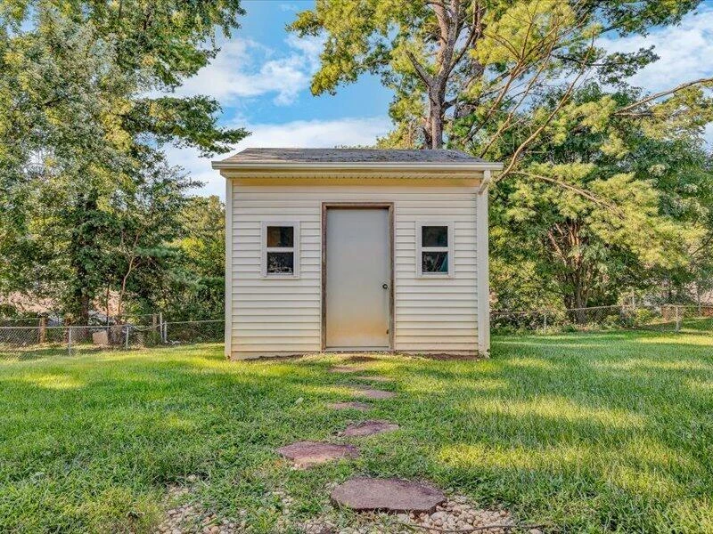 611 E Augusta AVE - Photo 25