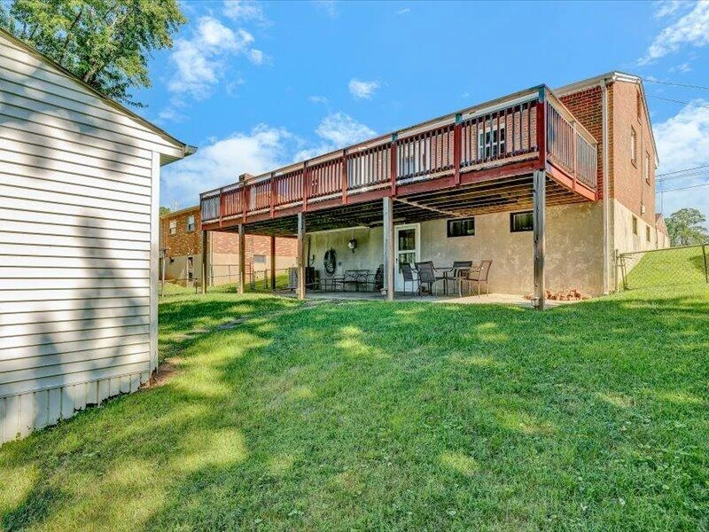 611 E Augusta AVE - Photo 28