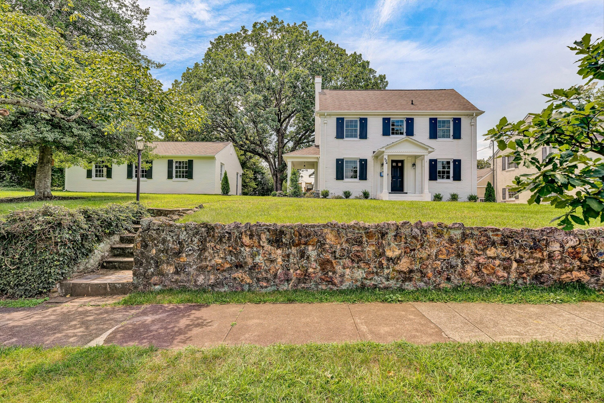 724 White Oak RD SW