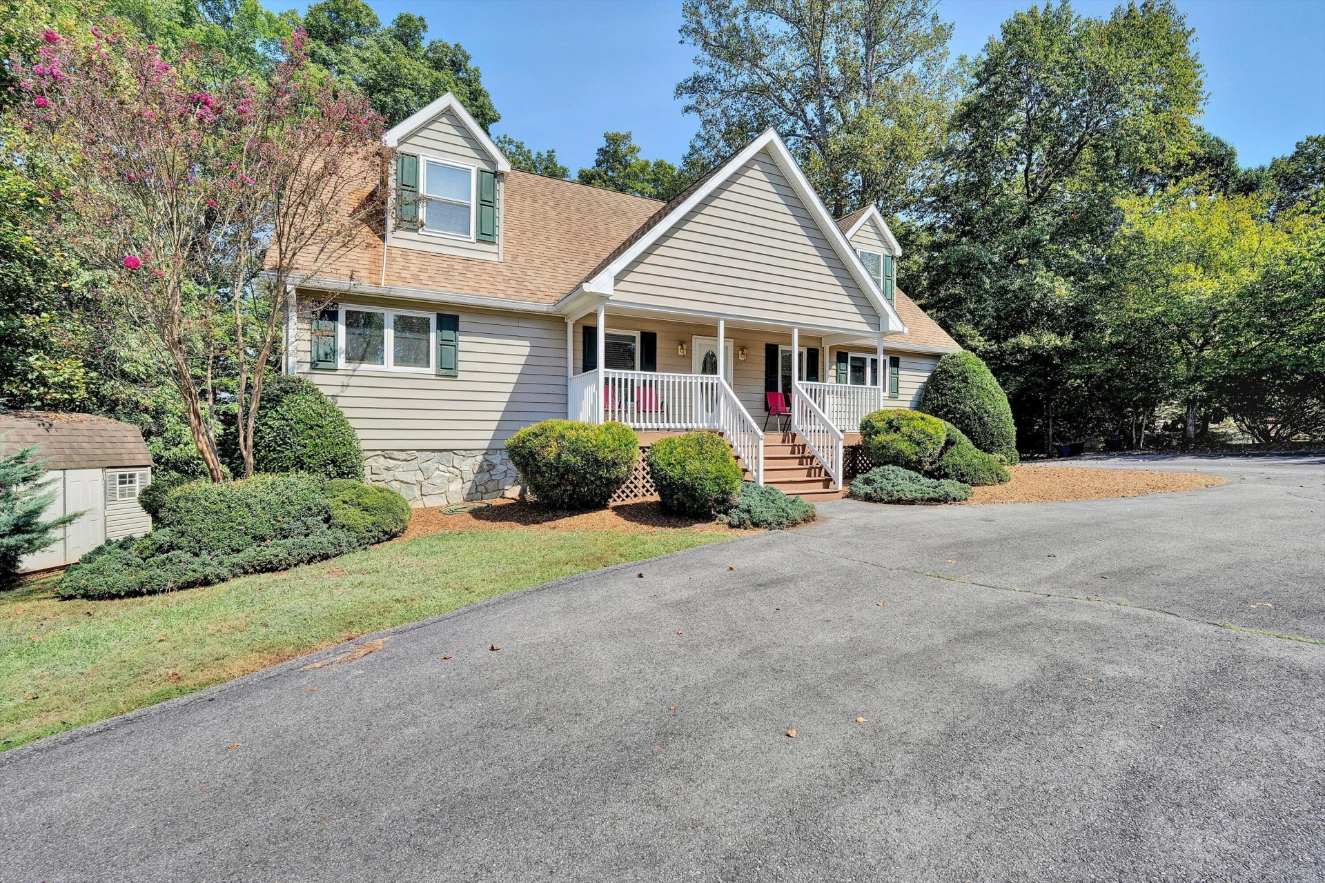 310 Indian Pointe DR - Photo 2
