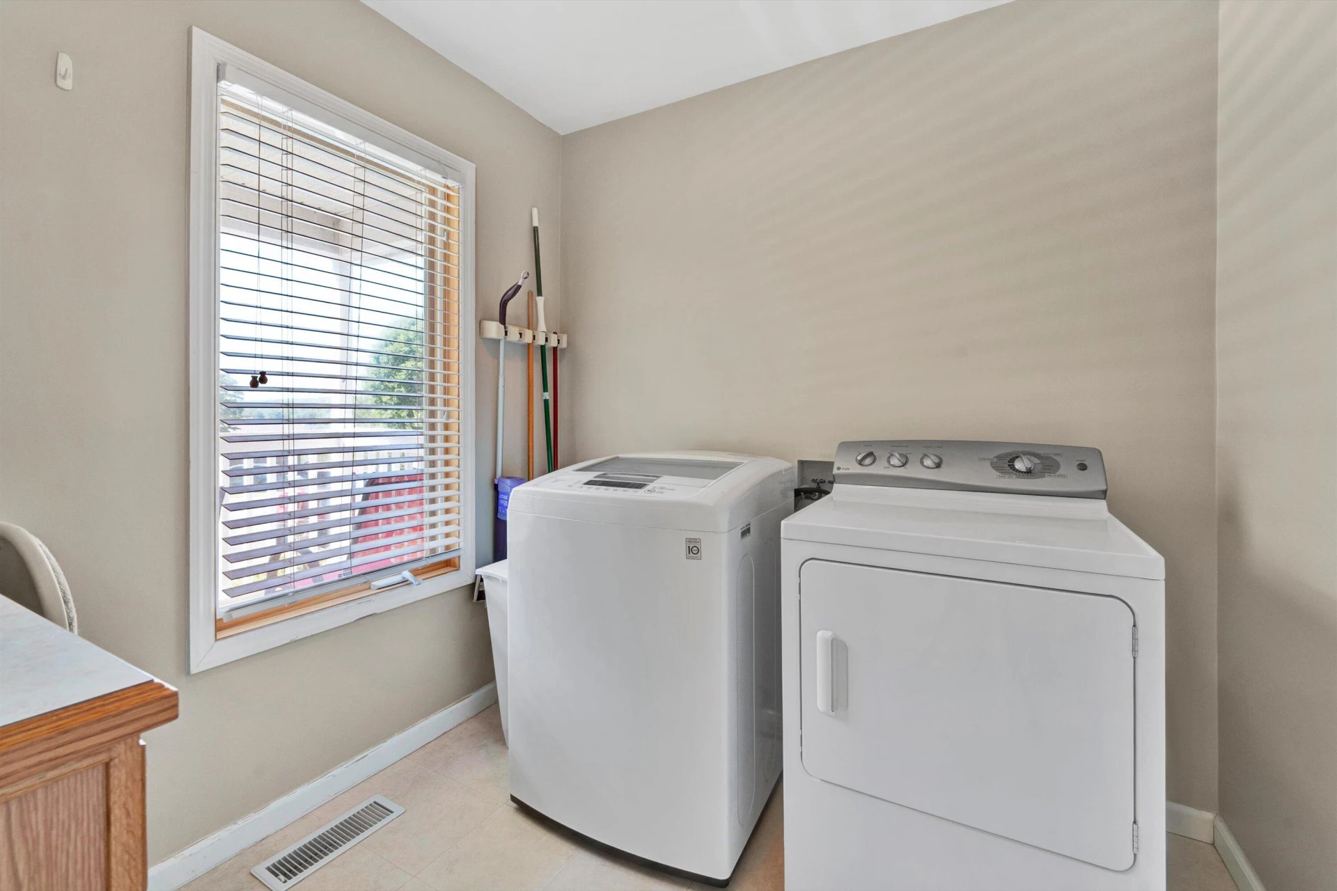 310 Indian Pointe DR - Photo 8