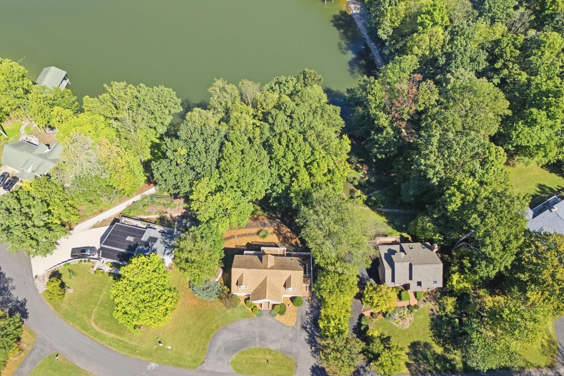 310 Indian Pointe DR - Photo 3