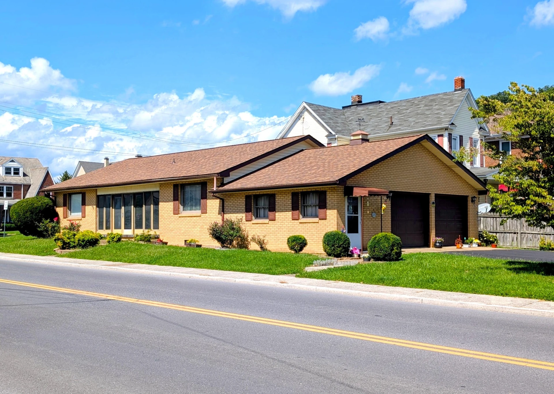 301 E Fudge ST - Photo 4