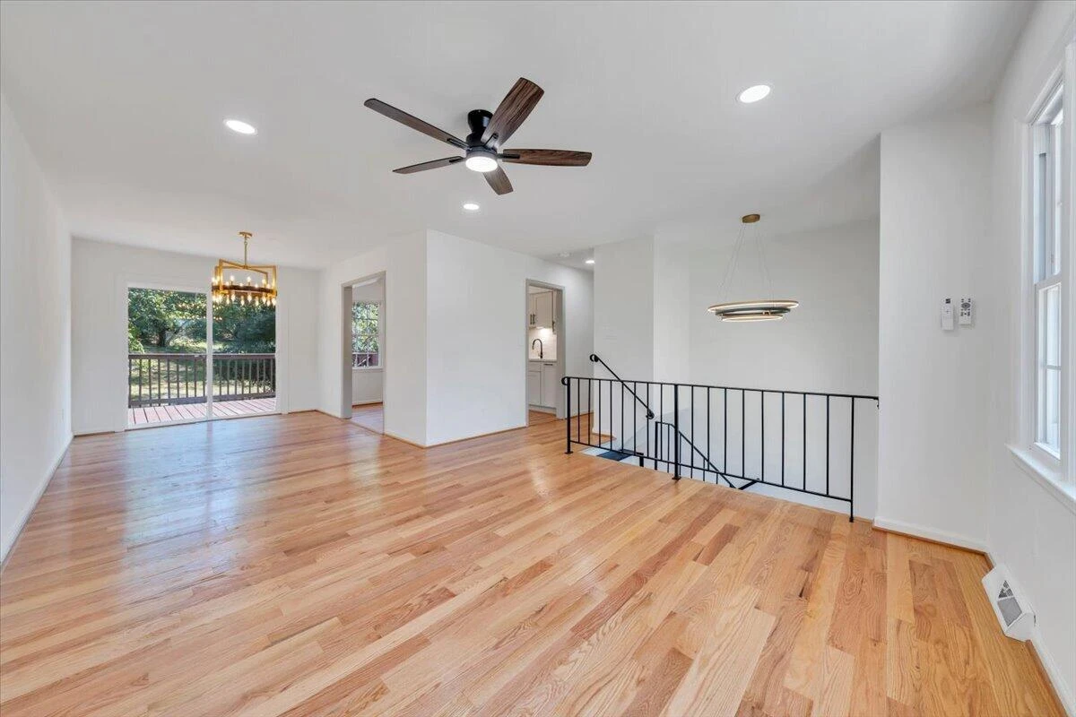 633 Two Tree LN NE - Photo 2