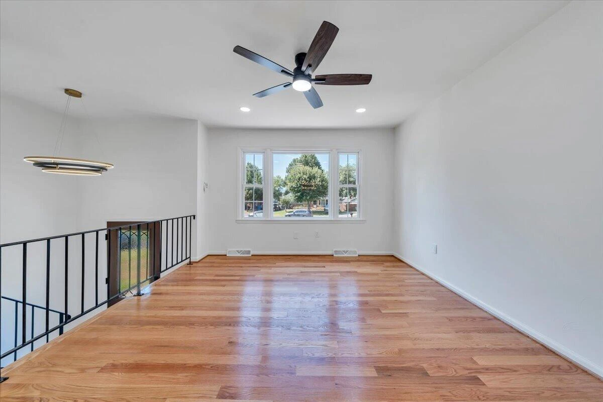 633 Two Tree LN NE - Photo 3