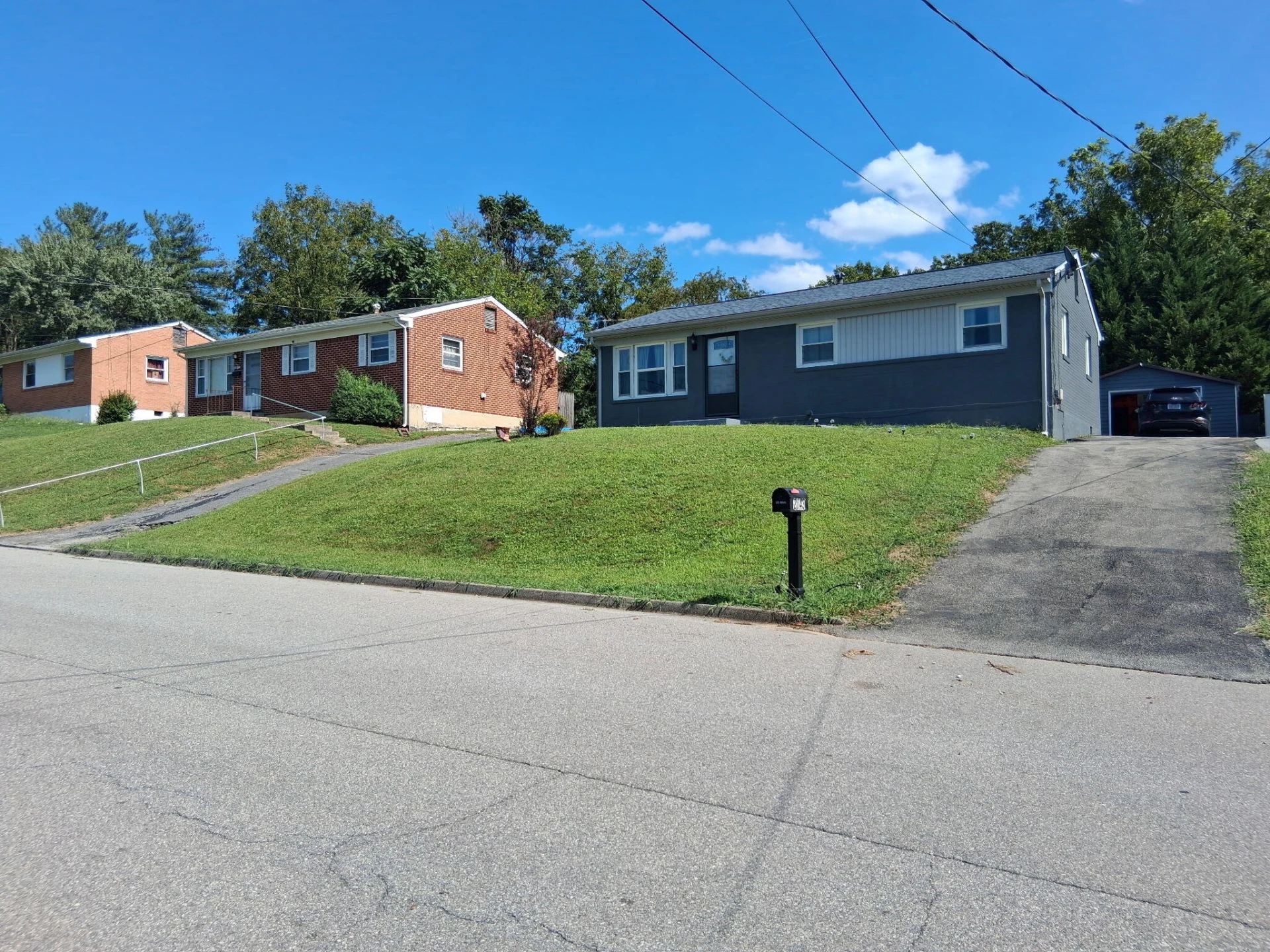 2843 Belle AVE NE - Photo 3