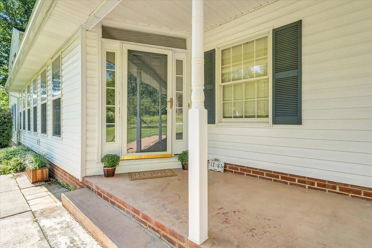 1261 Mountain Pass RD - Photo 3