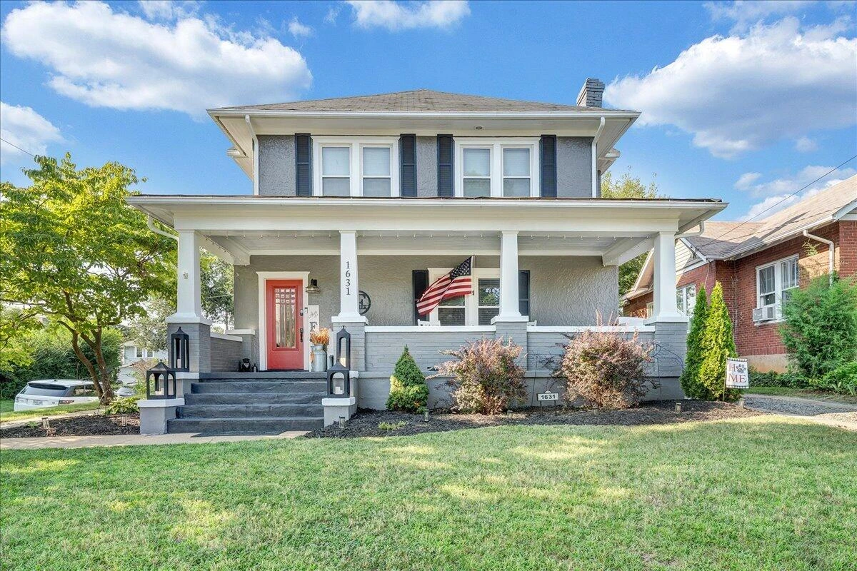 1631 Maiden LN SW - Photo 2