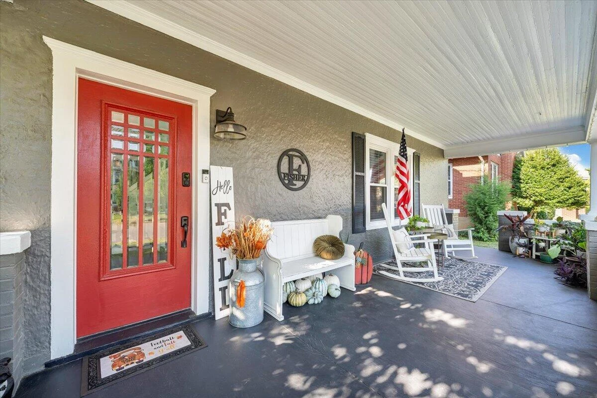 1631 Maiden LN SW - Photo 4