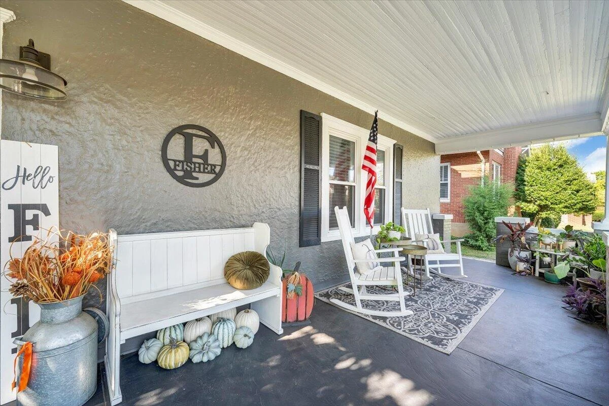 1631 Maiden LN SW - Photo 5