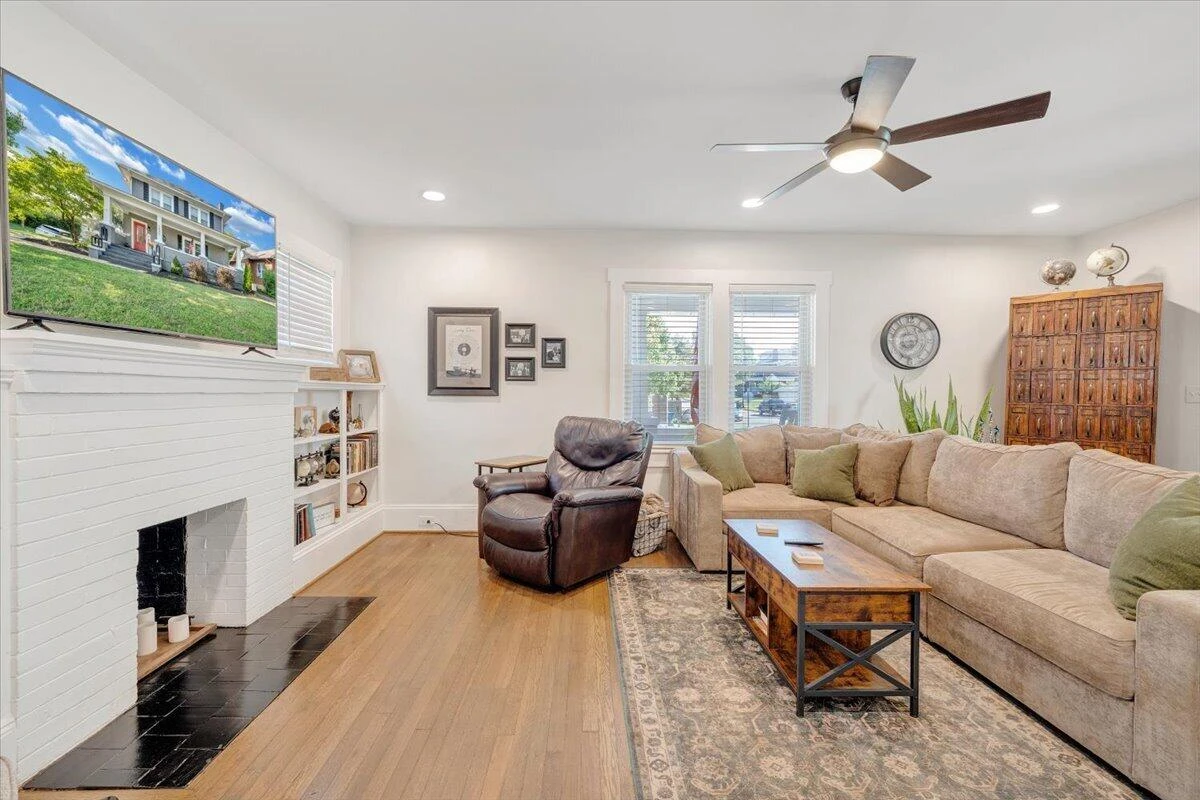 1631 Maiden LN SW - Photo 14