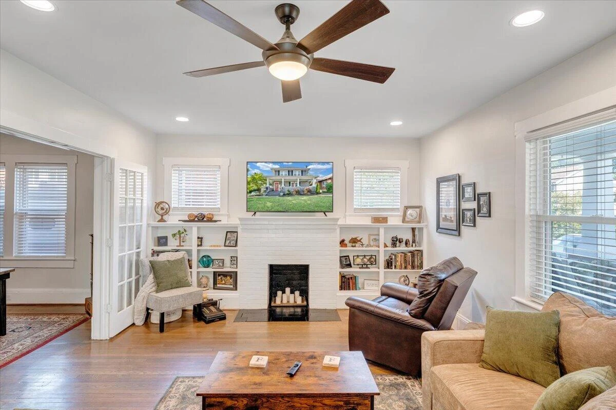 1631 Maiden LN SW - Photo 16