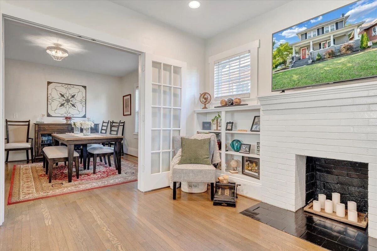 1631 Maiden LN SW - Photo 18