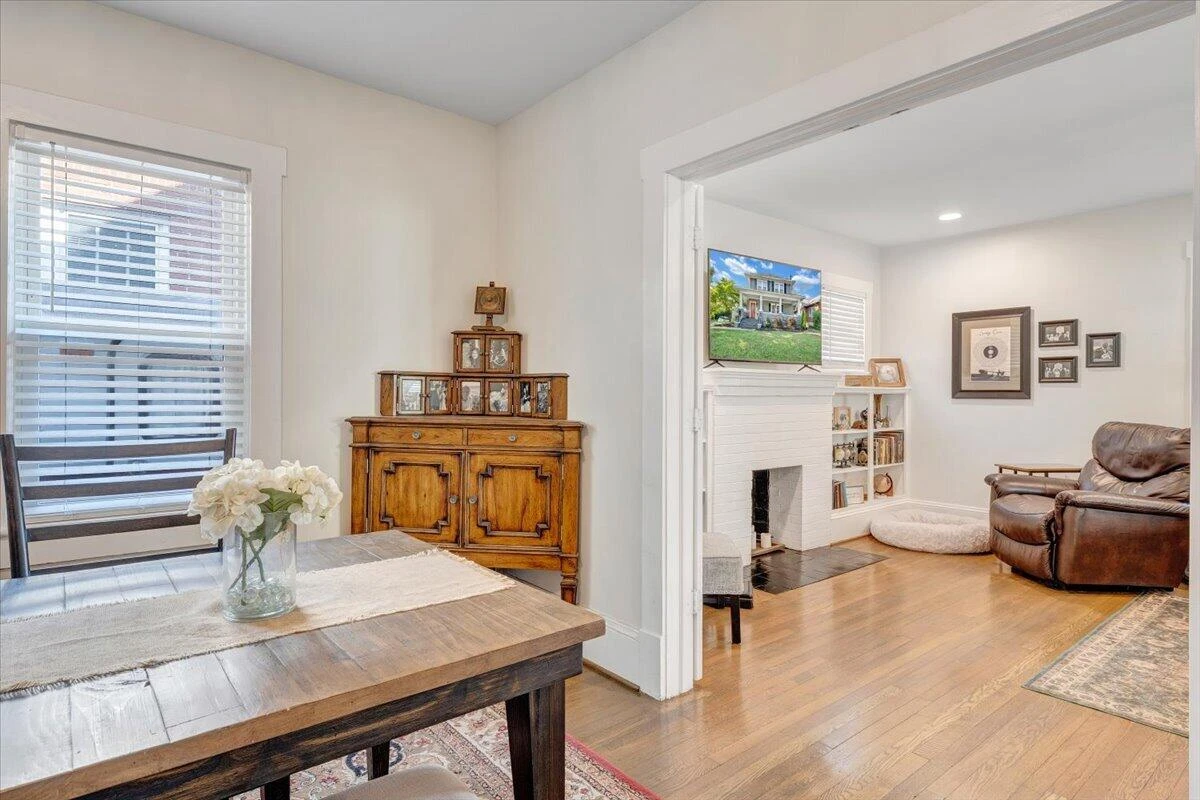 1631 Maiden LN SW - Photo 24