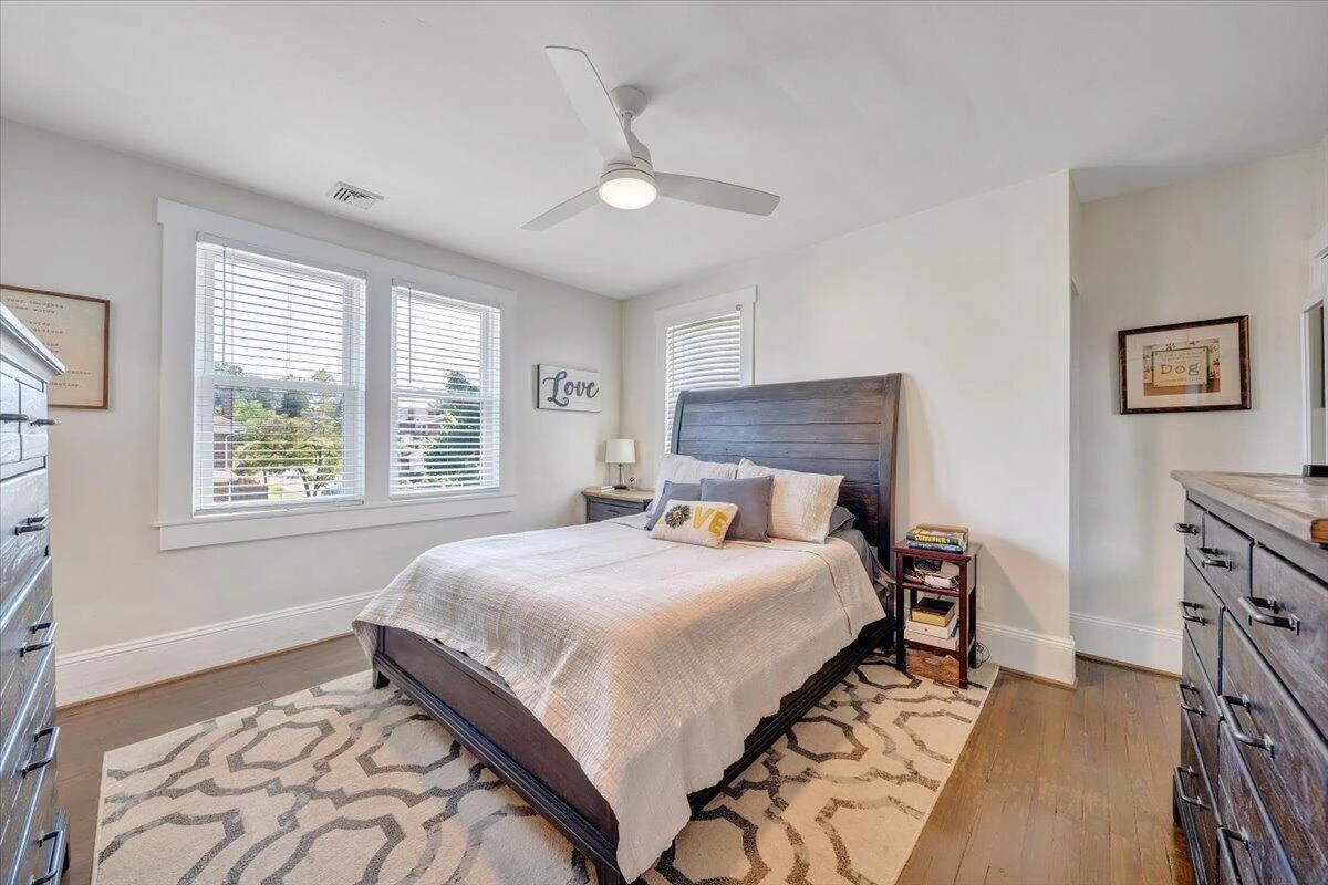 1631 Maiden LN SW - Photo 37