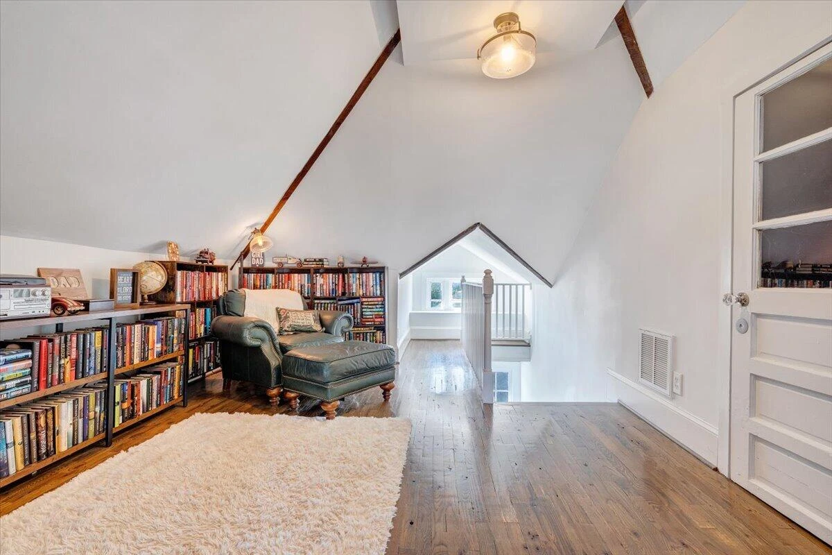 1631 Maiden LN SW - Photo 52