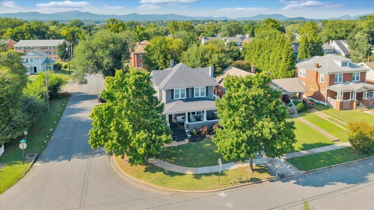 1631 Maiden LN SW - Photo 88