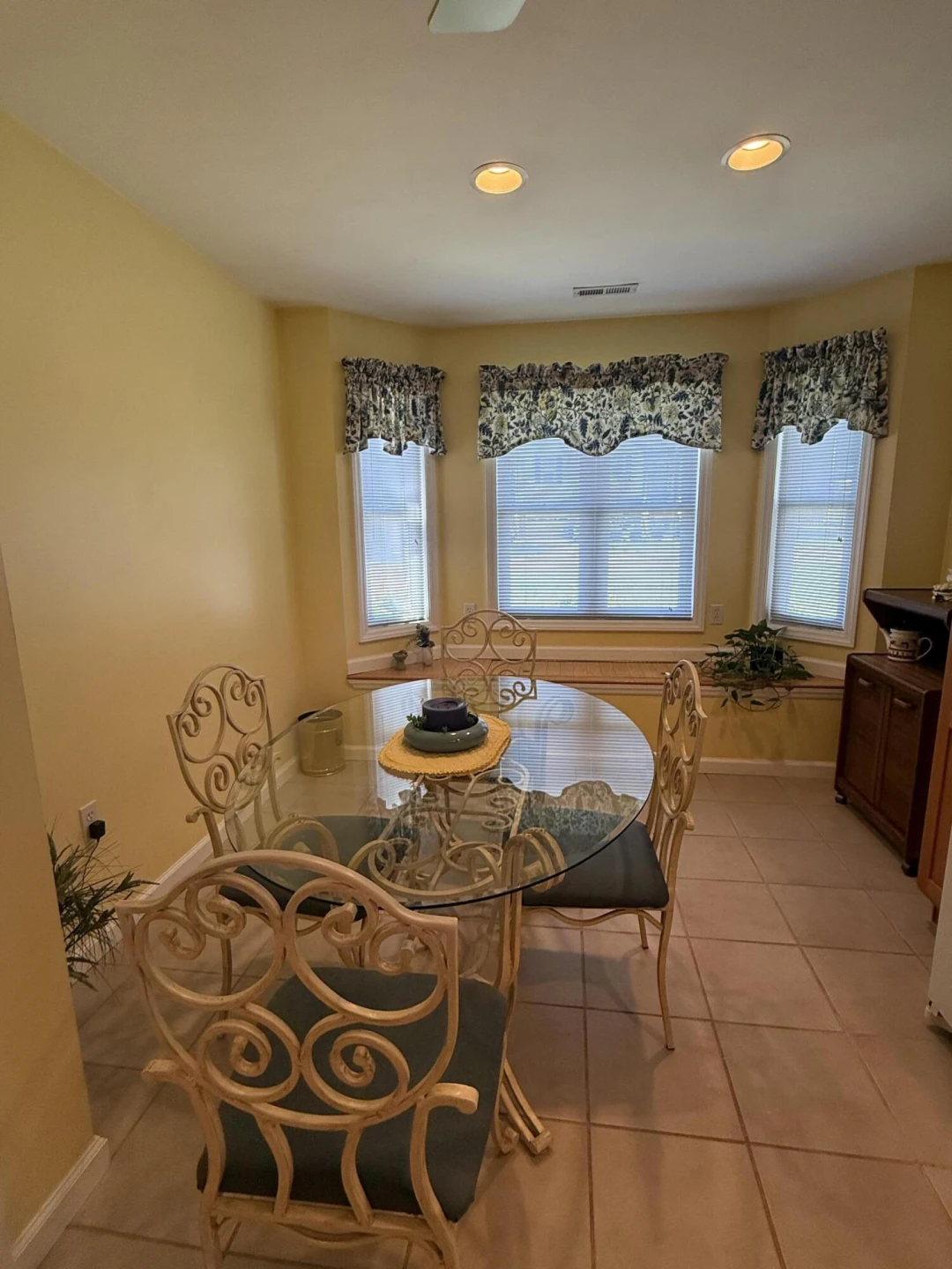 938 Harmon CIR - Photo 5