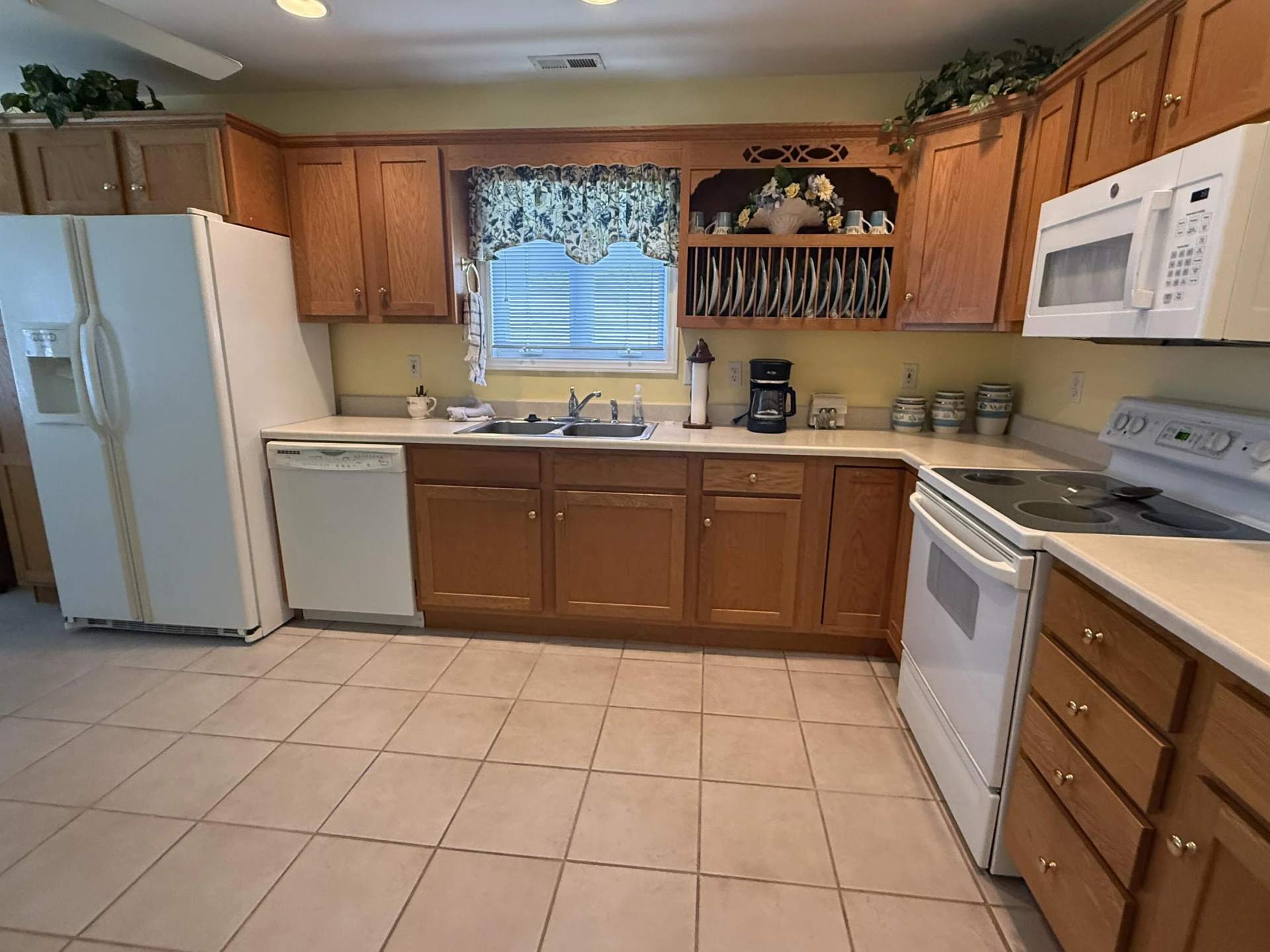938 Harmon CIR - Photo 8