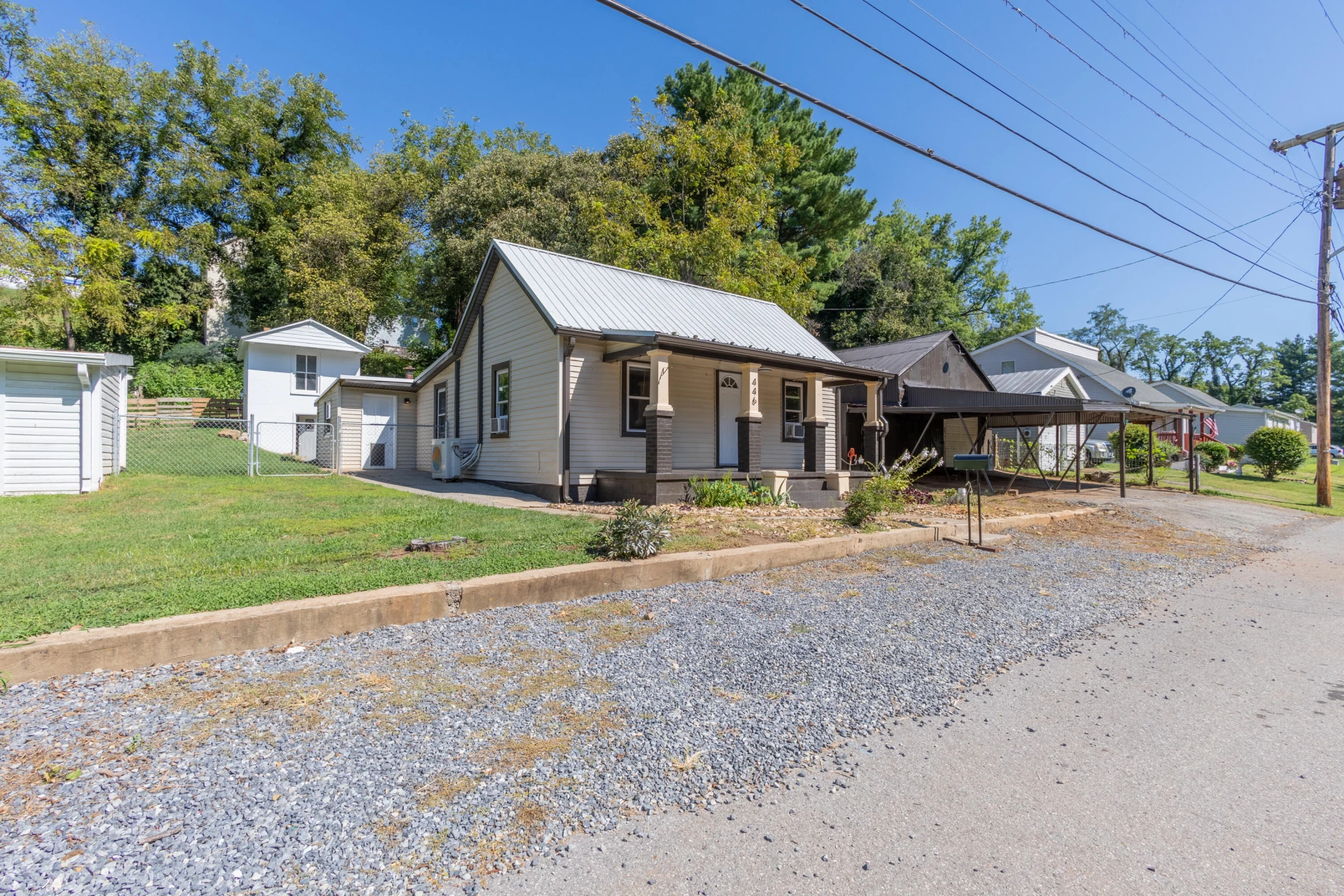 446 Tinker AVE - Photo 2